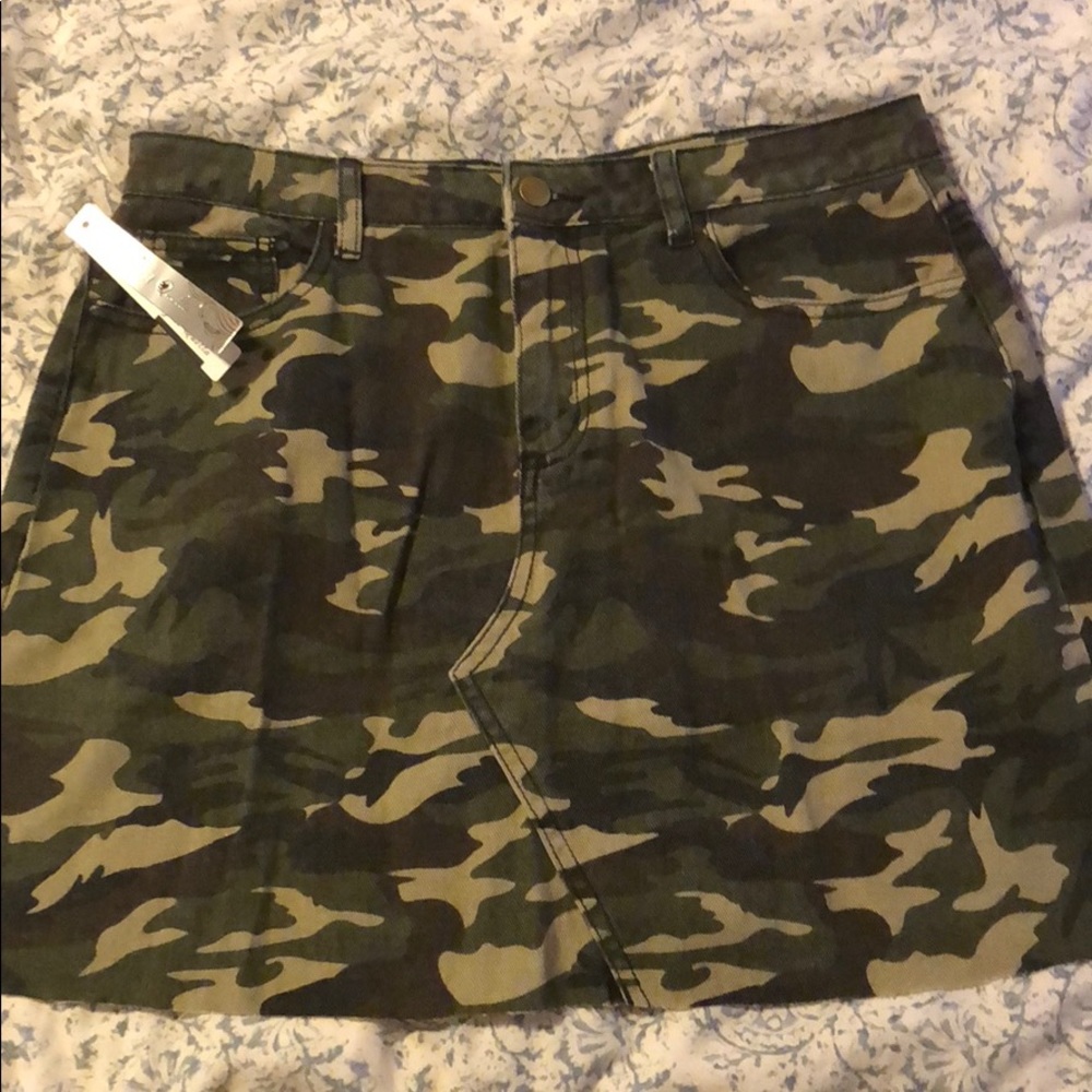 New! Camo mini skirt